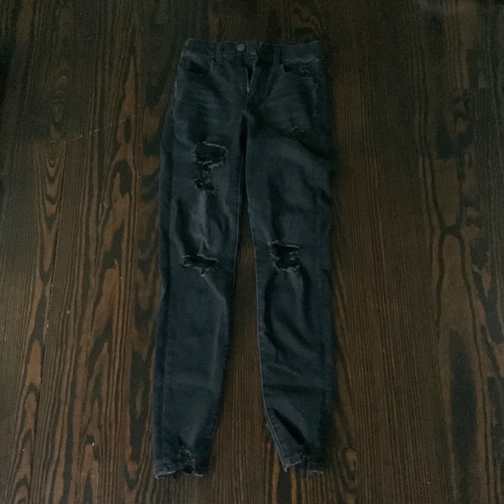 AMERICAN EAGLE BLACK RIPPED JEANS